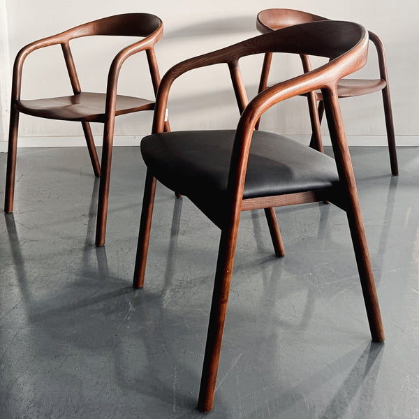 כסא אוכל ג'ורדן דמוי עור