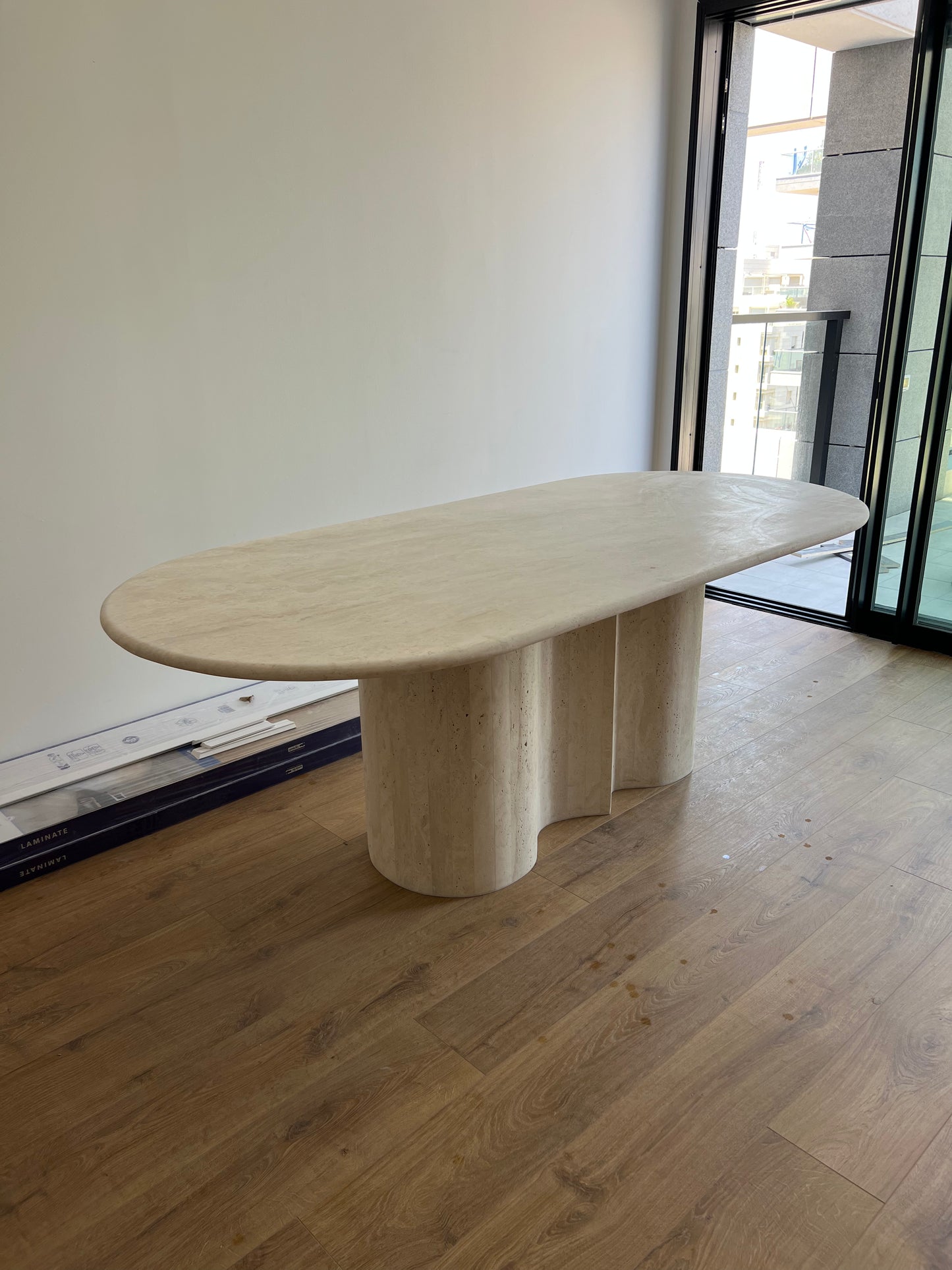 שולחן אוכל ליצ׳י