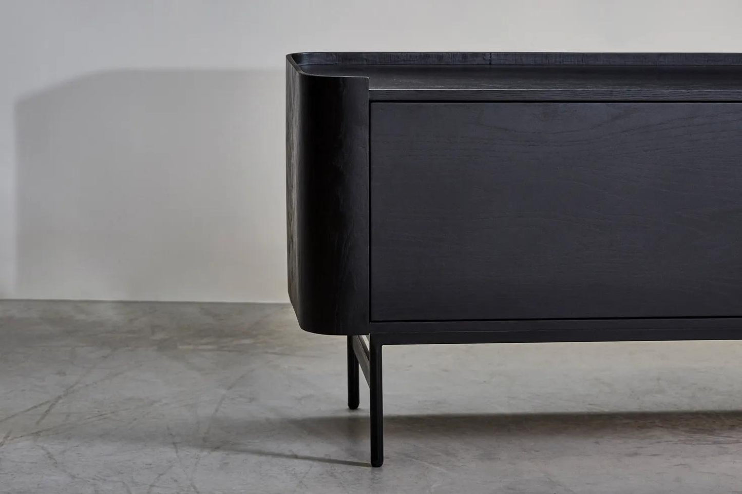 מזנון עץ שחור