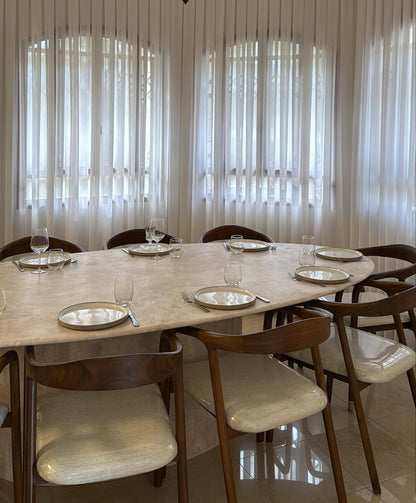 שולחן אוכל אליפסי