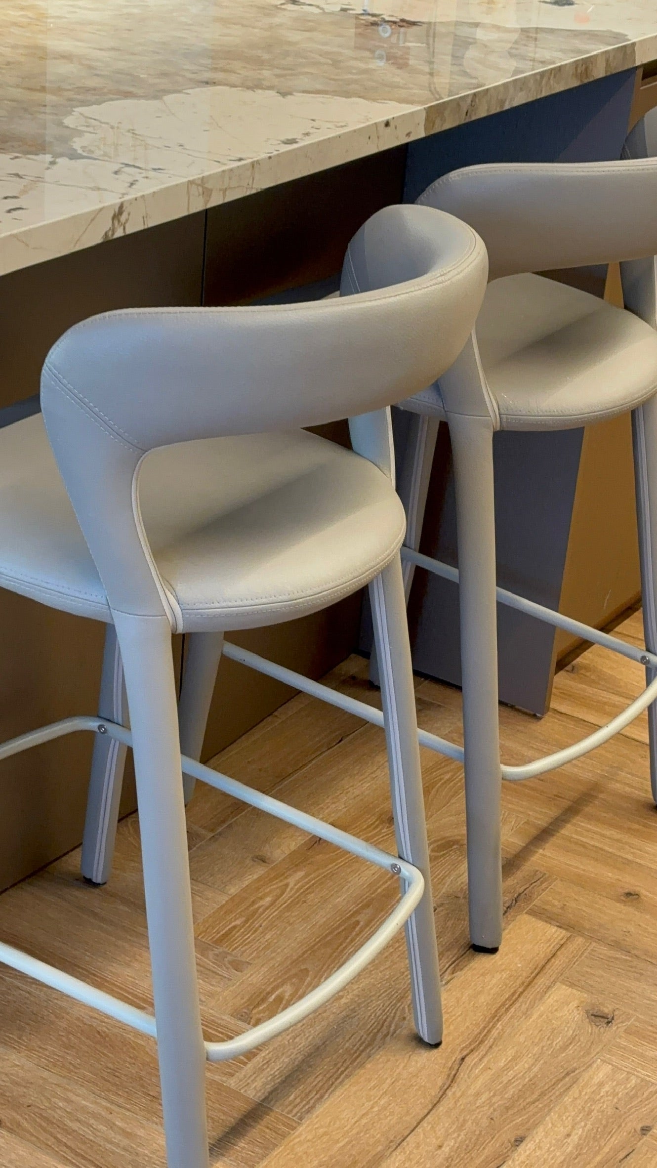 כסא בר טיטי