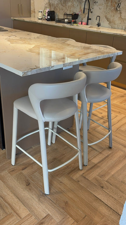 כסא בר טיטי