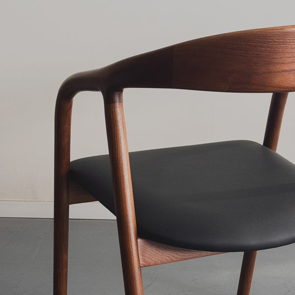 כסא אוכל ג'ורדן דמוי עור