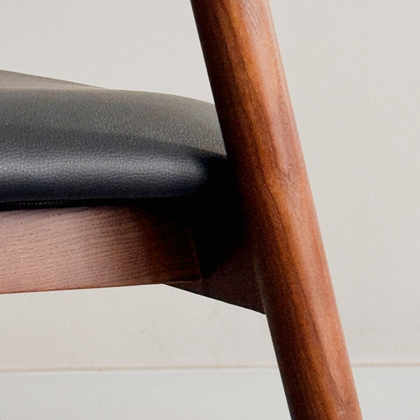 כסא אוכל ג'ורדן דמוי עור