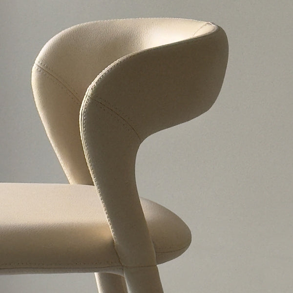 כסא בר טיטי