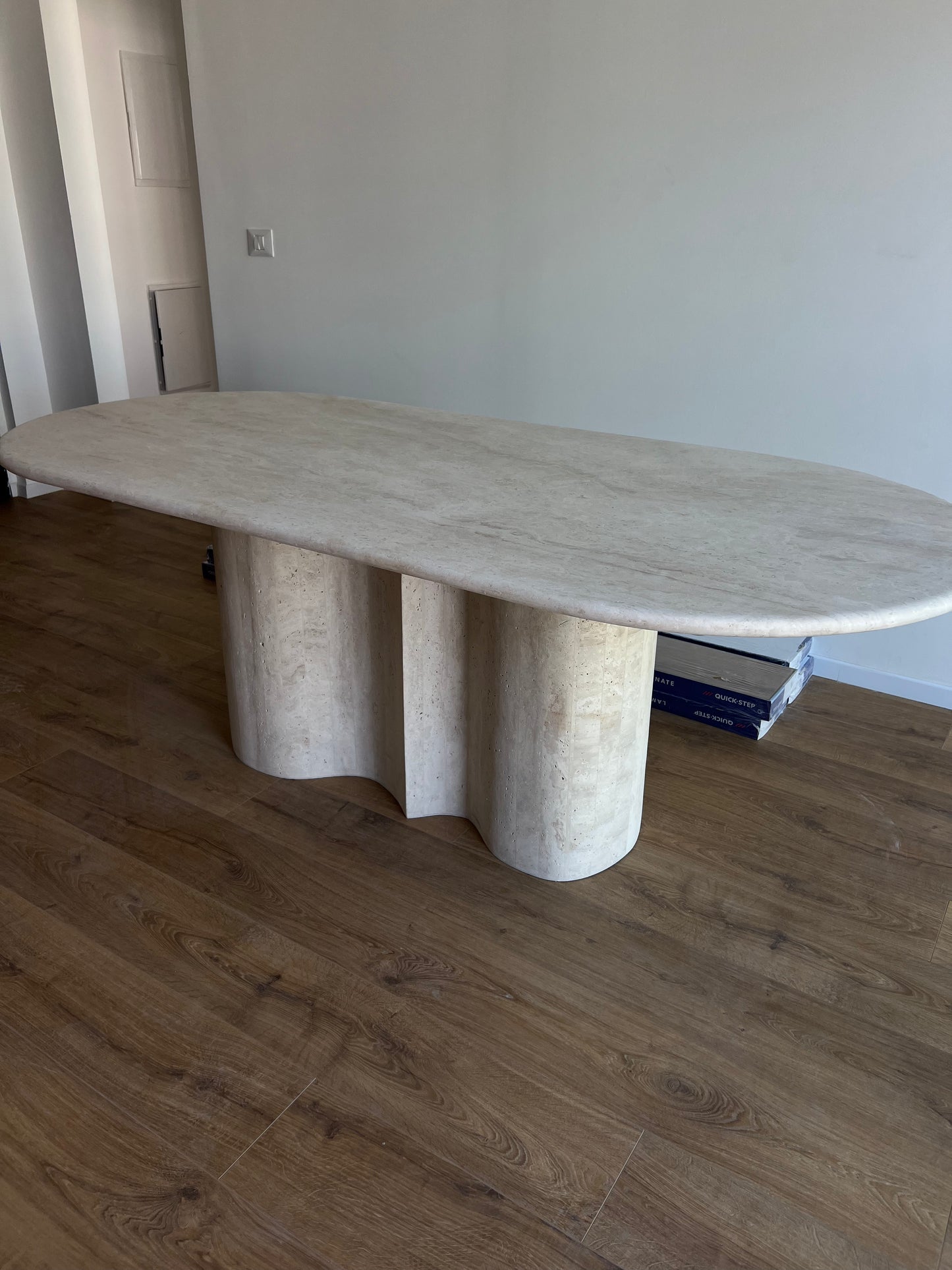 שולחן אוכל ליצ׳י