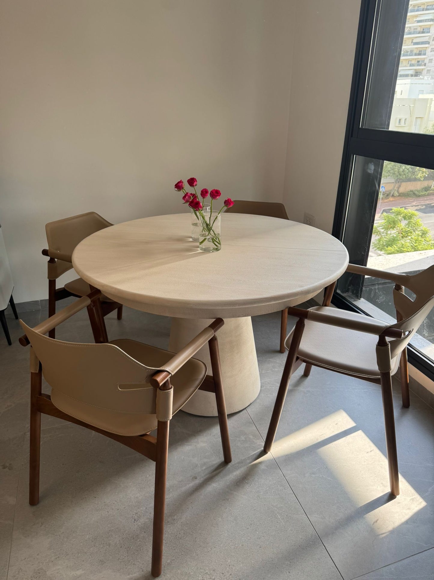 שולחן קונוס דמוי טרוונטין